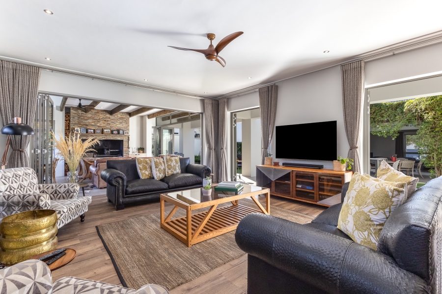 4 Bedroom Property for Sale in Lemoenkloof Western Cape